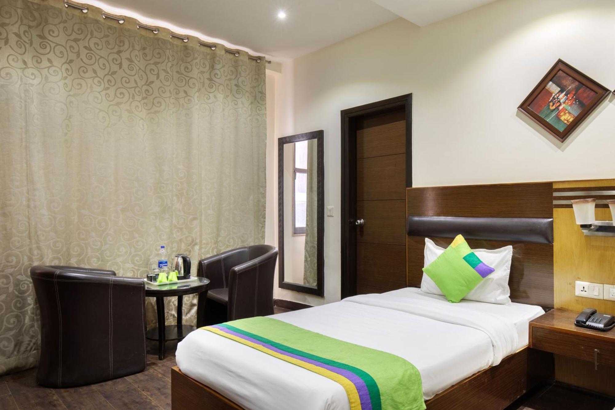 Treebo White Castle, Gurgaon Otel Dış mekan fotoğraf